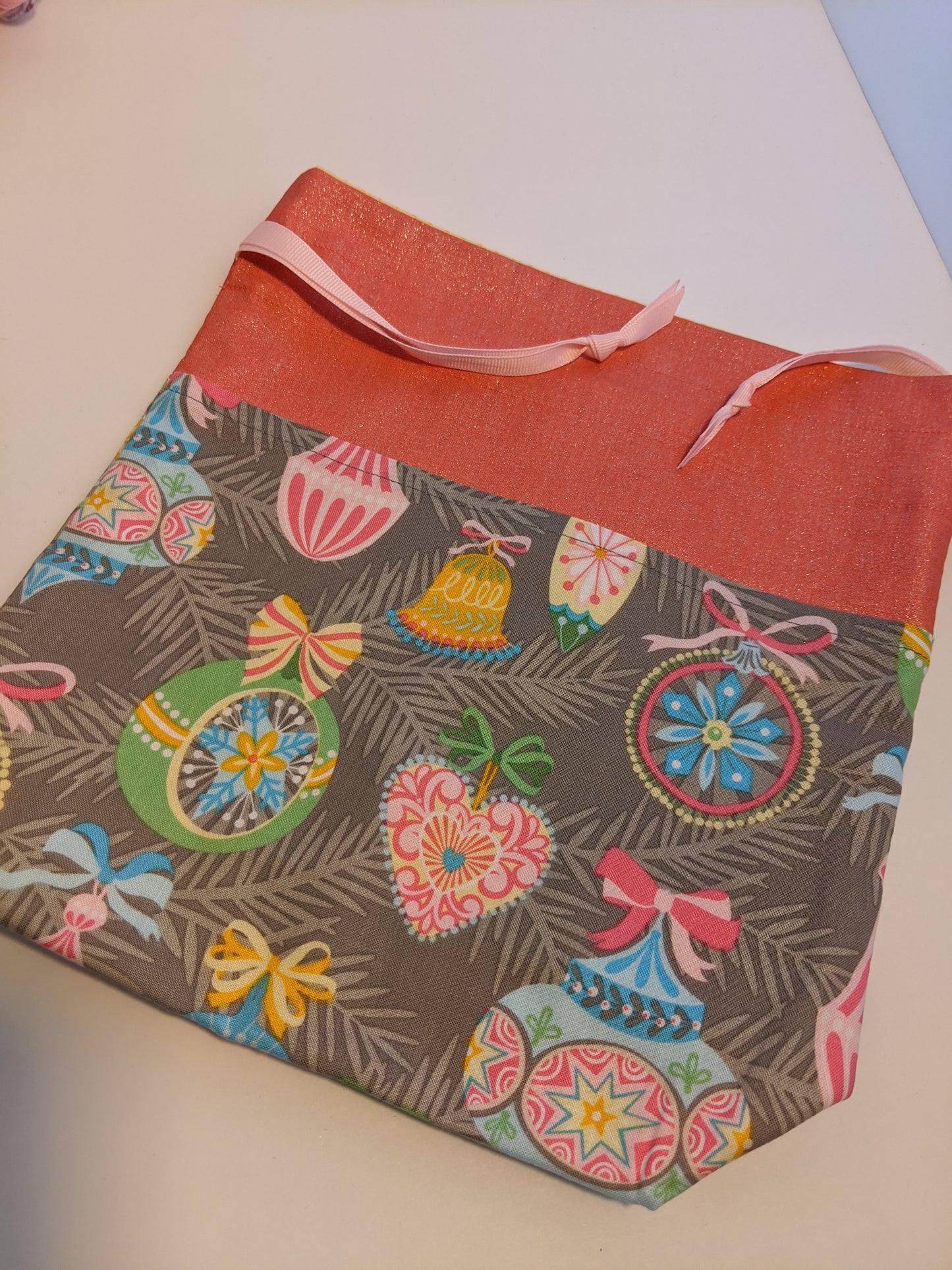 Sunshine and Bubble Gum Vintage Christmas Project Bag